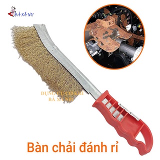 Dùng bàn chải đánh gỉ